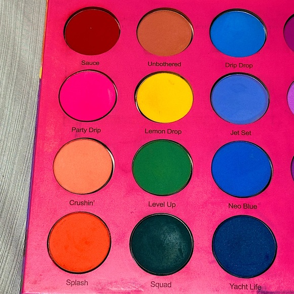Coloured Raine Vivid Pigment and Shadow Palette - Picture 4 of 6